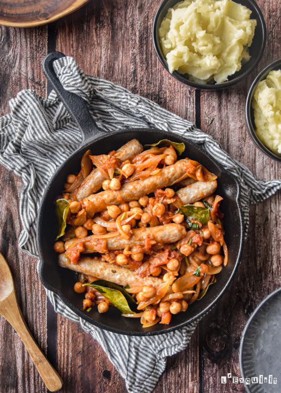 Salchichas al curry con garbanzos