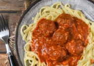 Albóndigas al horno con salsa de tomate