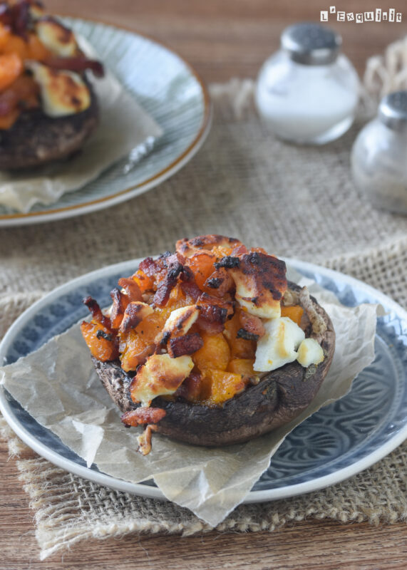 Portobello relleno con calabaza, bacon y queso de cabra