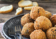 Croquetas de patata y kalamata