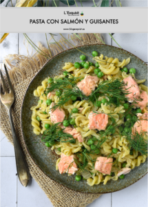 Pasta con salmón y guisantes