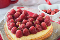 Tarta con lemon curd y frambuesas