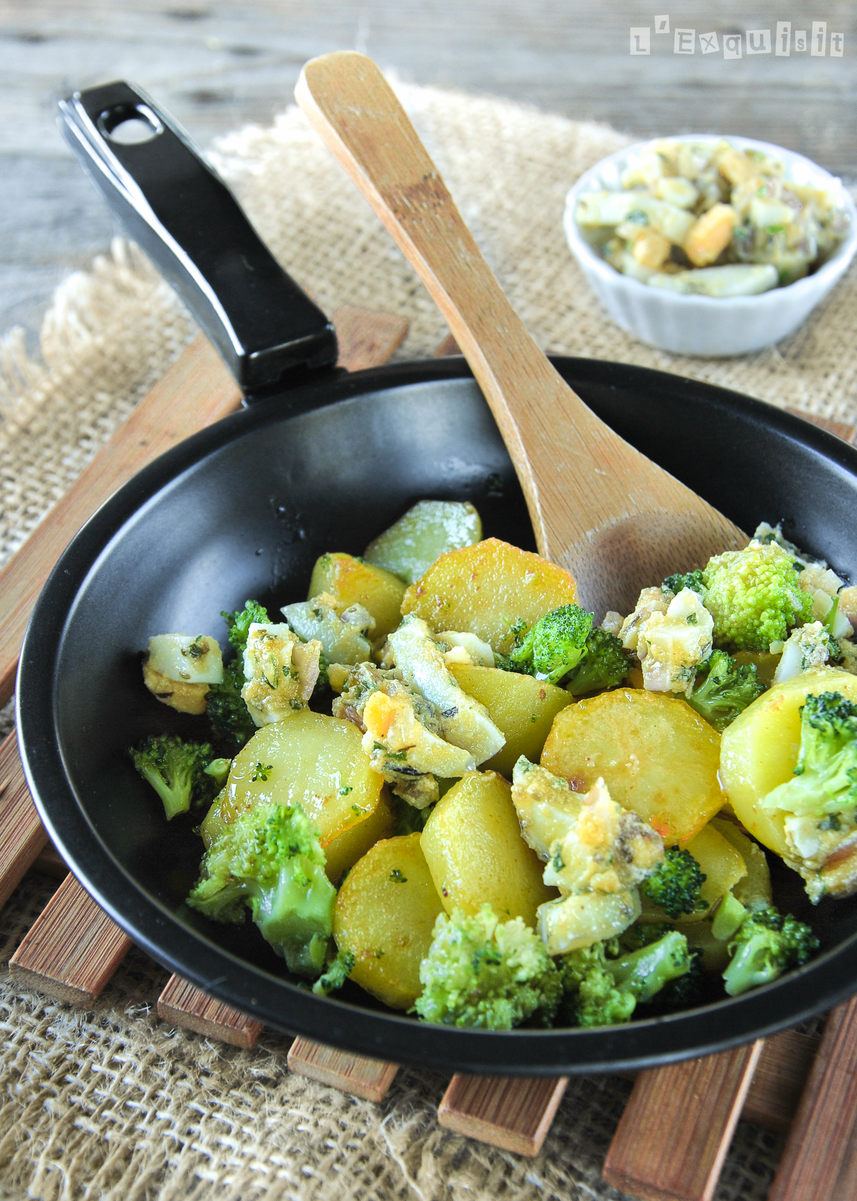 Brócoli y patatas al horno con salsa gribiche