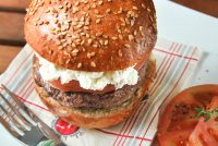 Hamburguesa de cordero a la griega