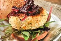 Hamburguesas de pollo y bacon con cebolla caramelizada
