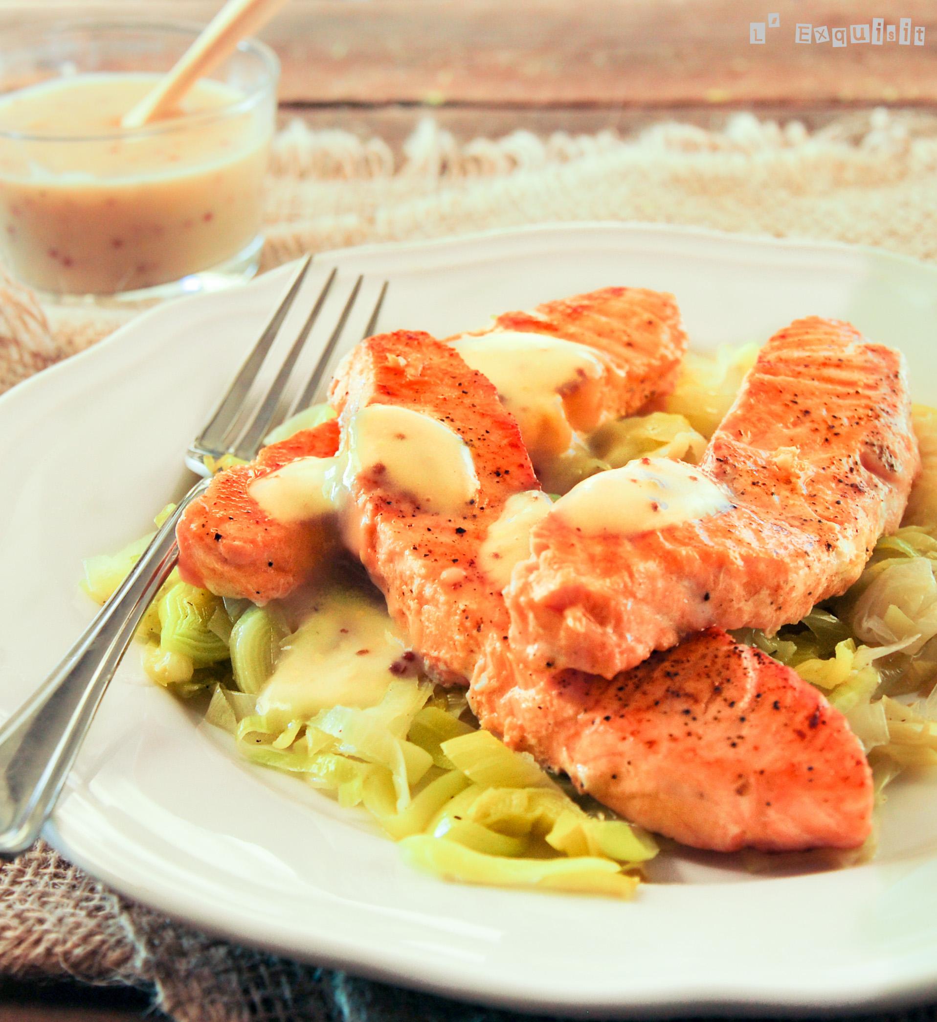 Salmón y puerro con salsa bechamel a la mostaza