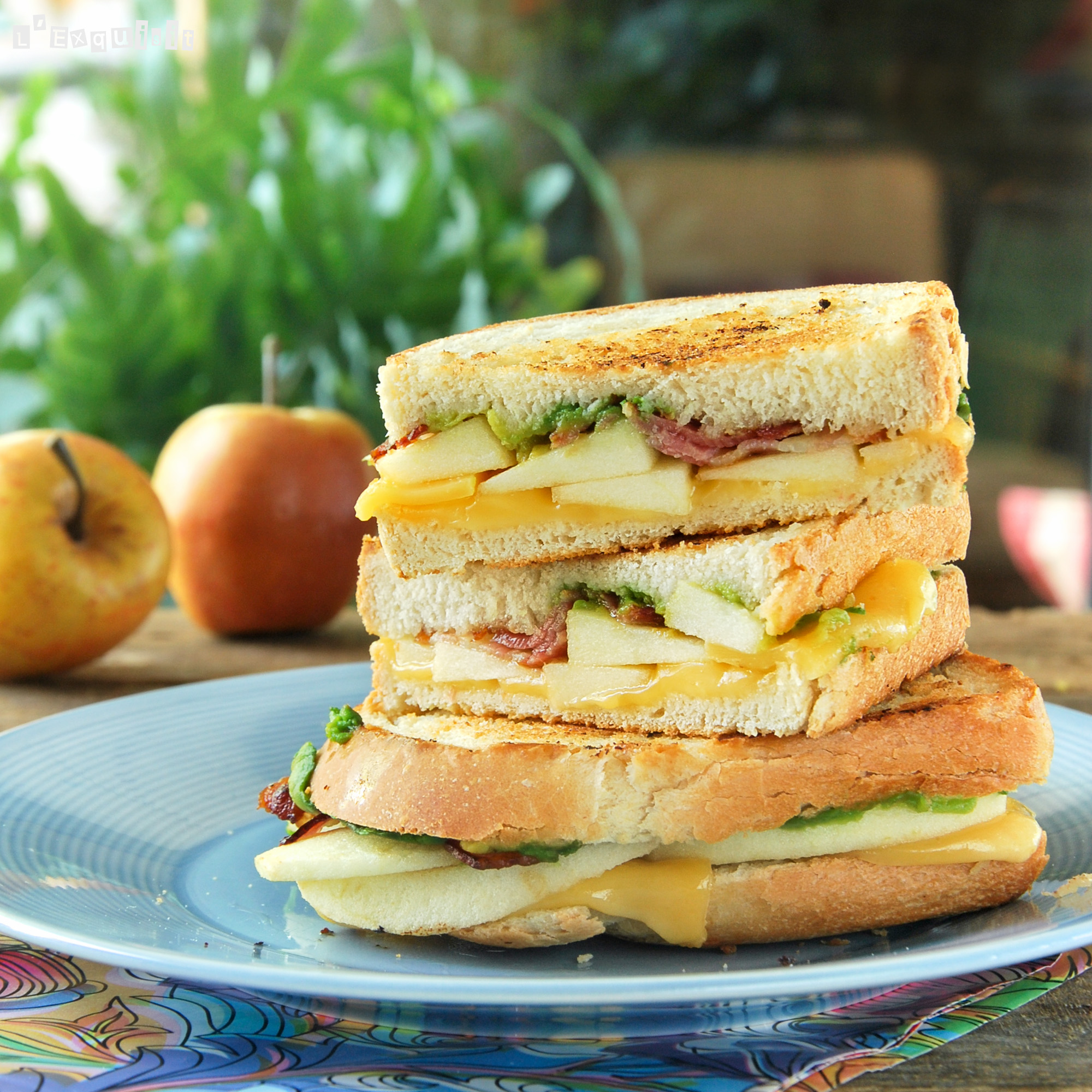 Sandwich caliente con queso