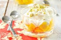 Semifrío de yogur a la vainilla con mango