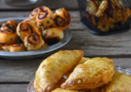 Empanadillas de queso y chorizo