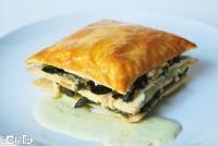 Hojaldre de revuelto de huevos con espárragos